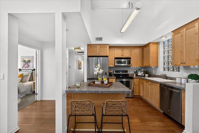 800 N 8th Street 324, San Jose, CA 95112