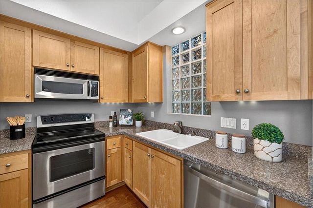 800 N 8th Street 324, San Jose, CA 95112