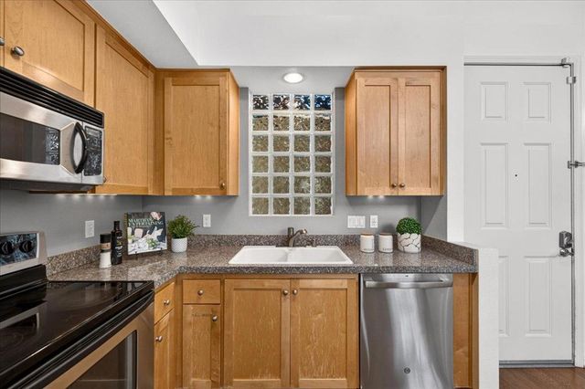 800 N 8th Street 324, San Jose, CA 95112