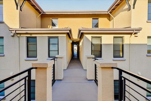 800 N 8th Street 324, San Jose, CA 95112