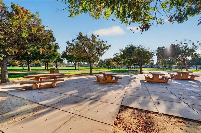 800 N 8th Street 324, San Jose, CA 95112