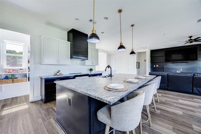 3422 Congress Ave, Lago Vista, TX 78645