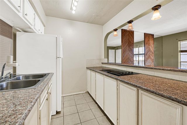 11550 Chimney Rock Road 232, Houston, TX 77035