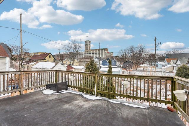 327 W Mineral STREET, Milwaukee, WI 53204