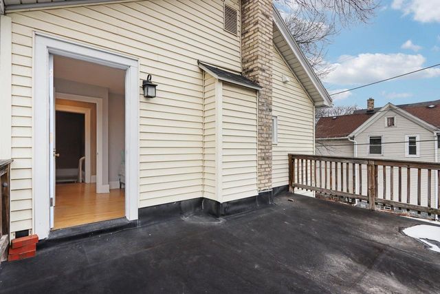 327 W Mineral STREET, Milwaukee, WI 53204