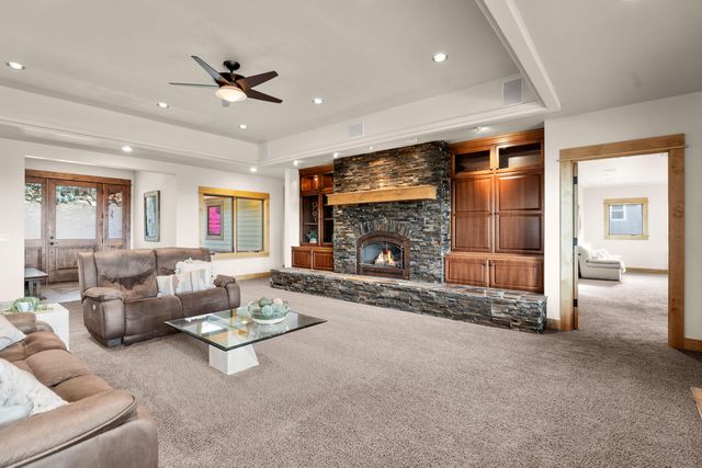 10715 Rockside Court, Redmond, OR 97756