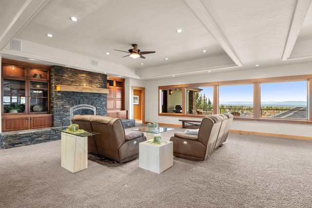 10715 Rockside Court, Redmond, OR 97756