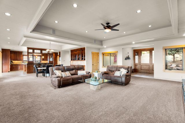 10715 Rockside Court, Redmond, OR 97756