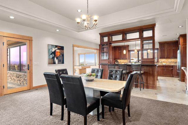 10715 Rockside Court, Redmond, OR 97756