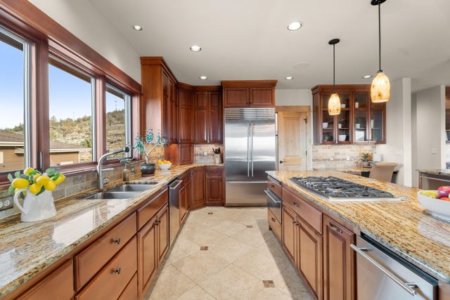 10715 Rockside Court, Redmond, OR 97756