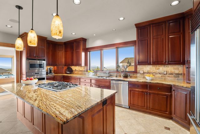 10715 Rockside Court, Redmond, OR 97756