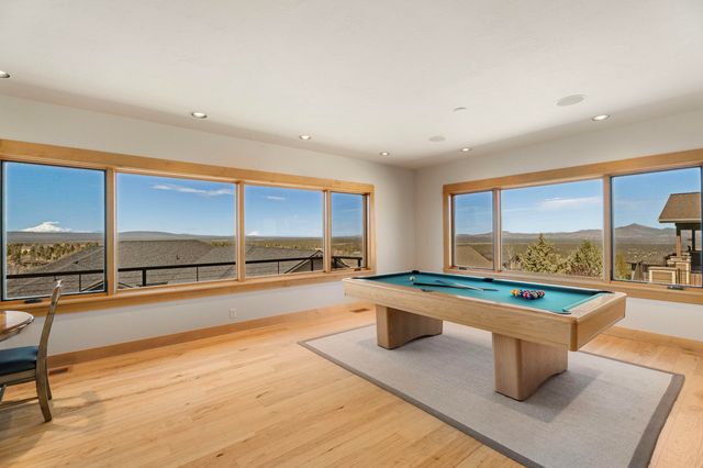 10715 Rockside Court, Redmond, OR 97756