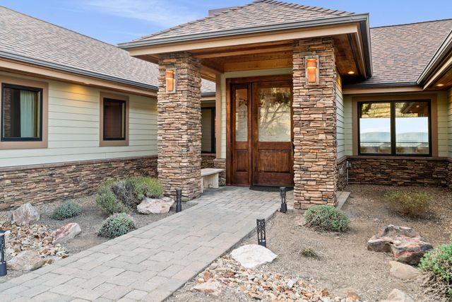 10715 Rockside Court, Redmond, OR 97756