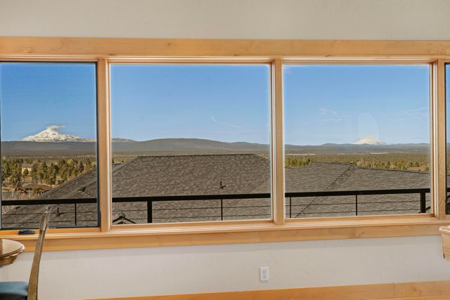 10715 Rockside Court, Redmond, OR 97756