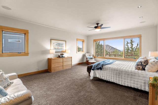 10715 Rockside Court, Redmond, OR 97756