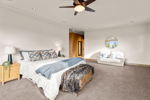 10715 Rockside Court, Redmond, OR 97756