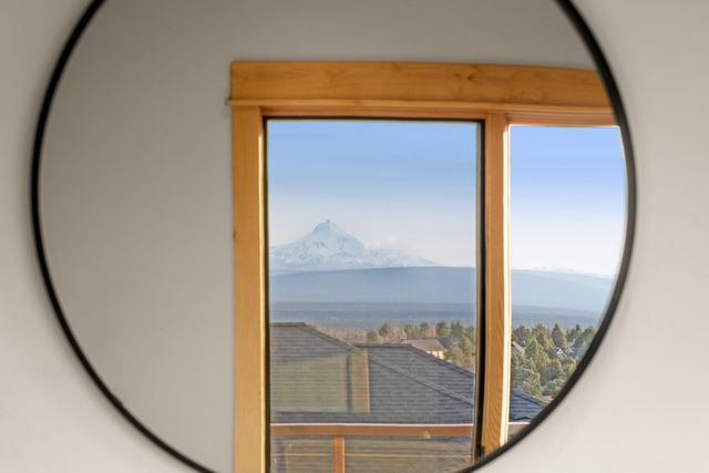 10715 Rockside Court, Redmond, OR 97756