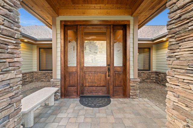 10715 Rockside Court, Redmond, OR 97756