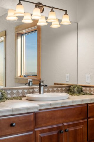 10715 Rockside Court, Redmond, OR 97756