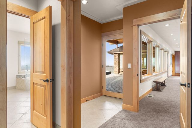 10715 Rockside Court, Redmond, OR 97756