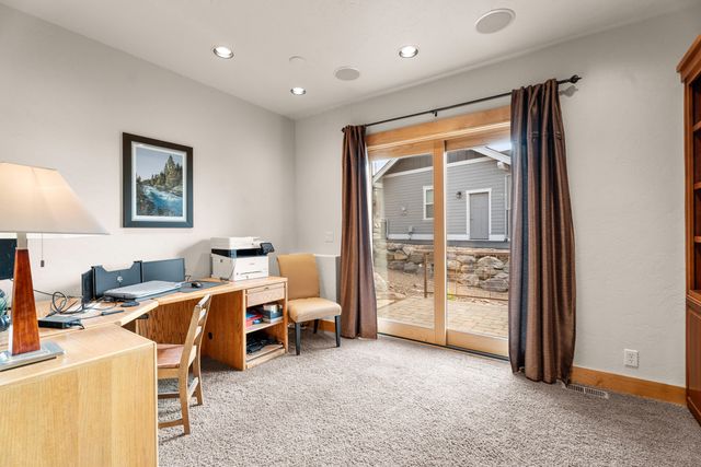 10715 Rockside Court, Redmond, OR 97756