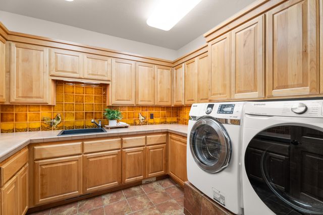 10715 Rockside Court, Redmond, OR 97756