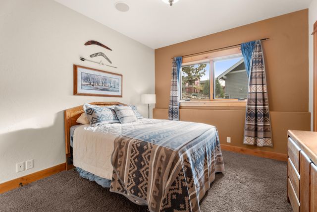 10715 Rockside Court, Redmond, OR 97756