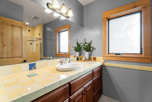 10715 Rockside Court, Redmond, OR 97756