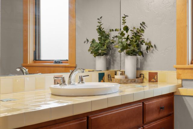 10715 Rockside Court, Redmond, OR 97756