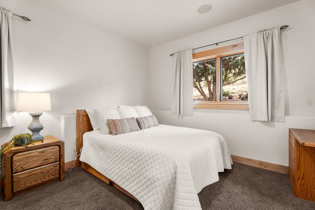 10715 Rockside Court, Redmond, OR 97756