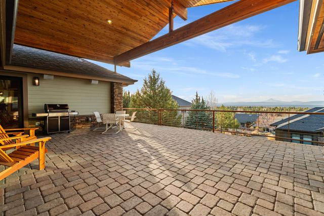 10715 Rockside Court, Redmond, OR 97756