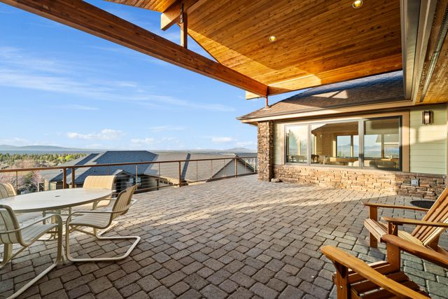 10715 Rockside Court, Redmond, OR 97756