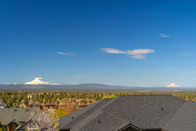 10715 Rockside Court, Redmond, OR 97756