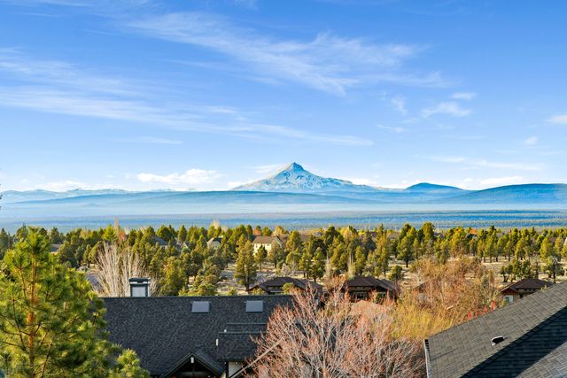 10715 Rockside Court, Redmond, OR 97756