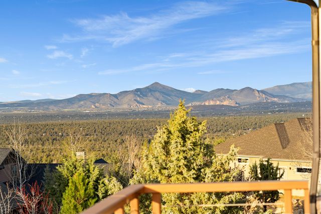 10715 Rockside Court, Redmond, OR 97756