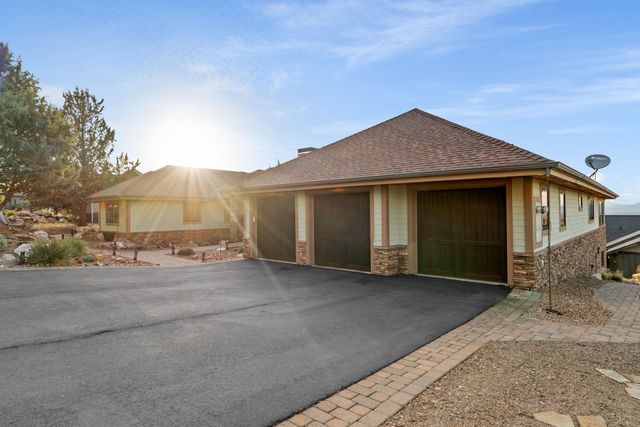 10715 Rockside Court, Redmond, OR 97756