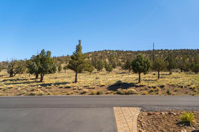 10715 Rockside Court, Redmond, OR 97756