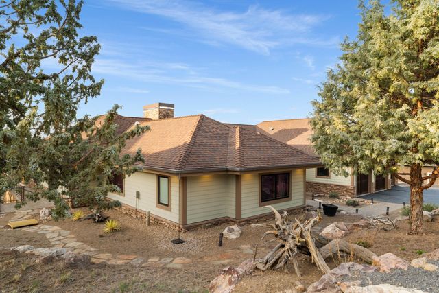 10715 Rockside Court, Redmond, OR 97756