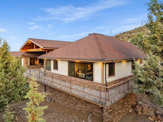 10715 Rockside Court, Redmond, OR 97756