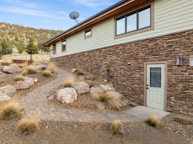 10715 Rockside Court, Redmond, OR 97756