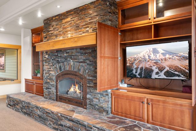 10715 Rockside Court, Redmond, OR 97756