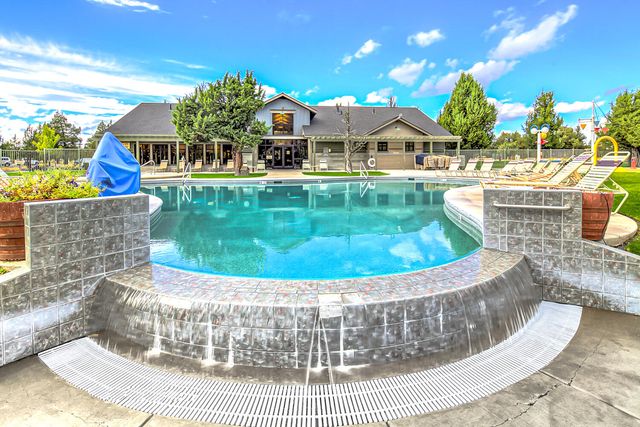 10715 Rockside Court, Redmond, OR 97756