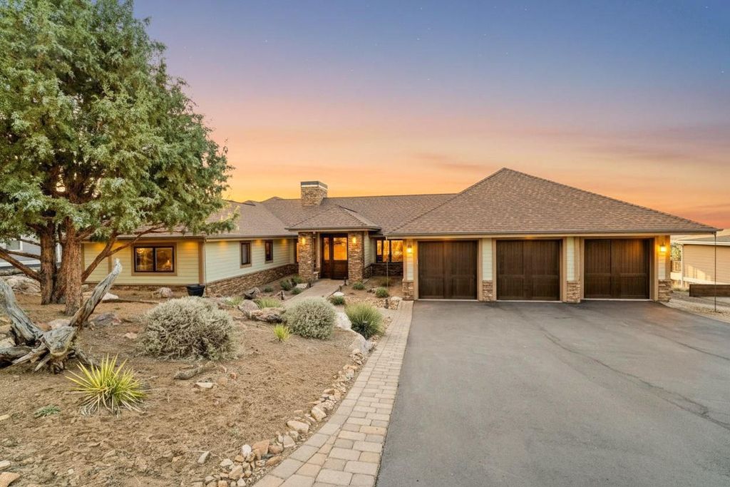 10715 Rockside Court, Redmond, OR 97756