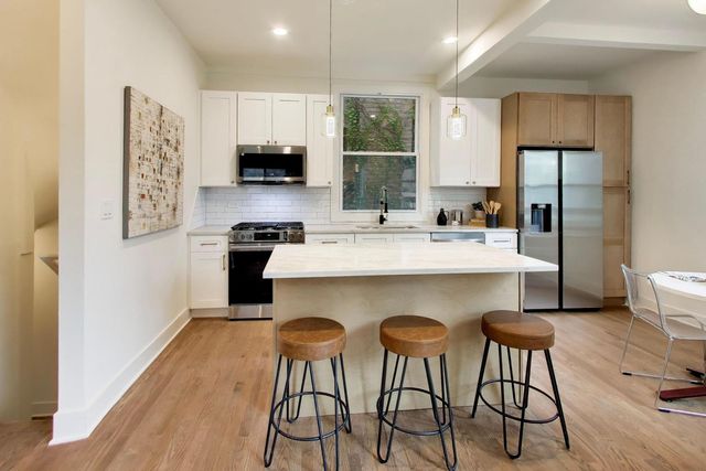 2155 W Touhy Avenue, Chicago, IL 60645