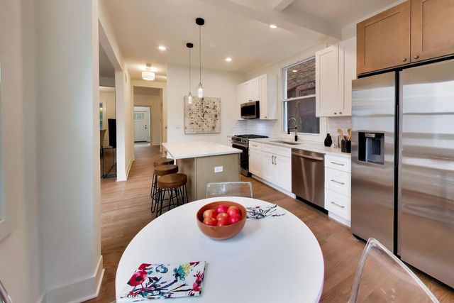 2155 W Touhy Avenue, Chicago, IL 60645