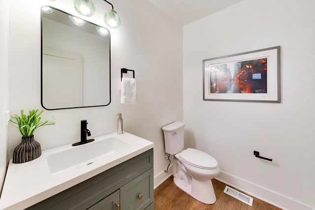 2155 W Touhy Avenue, Chicago, IL 60645