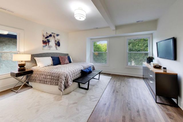 2155 W Touhy Avenue, Chicago, IL 60645