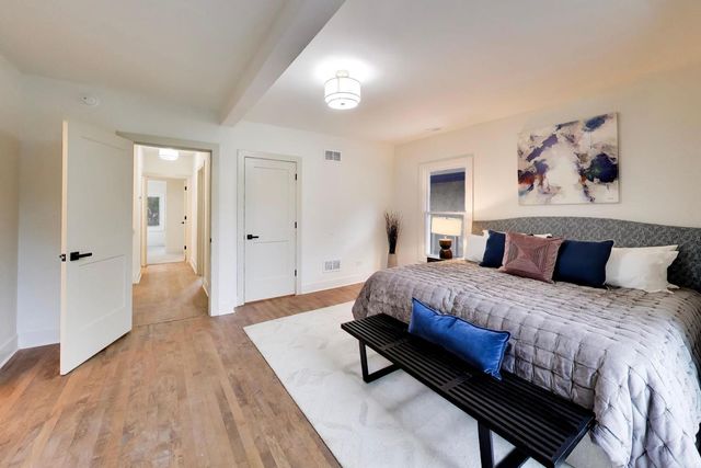 2155 W Touhy Avenue, Chicago, IL 60645