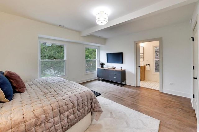 2155 W Touhy Avenue, Chicago, IL 60645