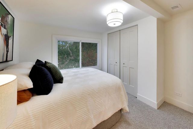 2155 W Touhy Avenue, Chicago, IL 60645